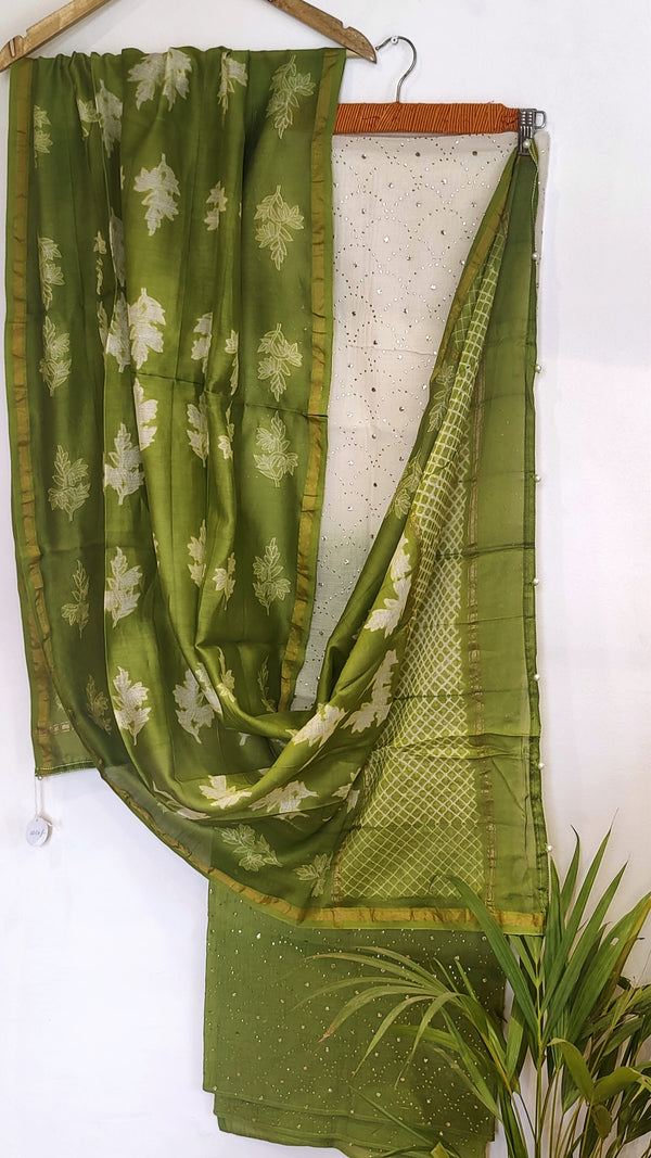 Leaf Green Chanderi Ombre Dyed Patterened Mukaish  Kurta - Shibori Dupatta