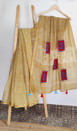 BEIGE DABU KOTA COTTON SAREE WITH RED CHIKANKARI PATCH