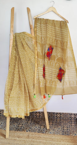 BEIGE DABU KOTA COTTON SAREE WITH RED CHIKANKARI PATCH