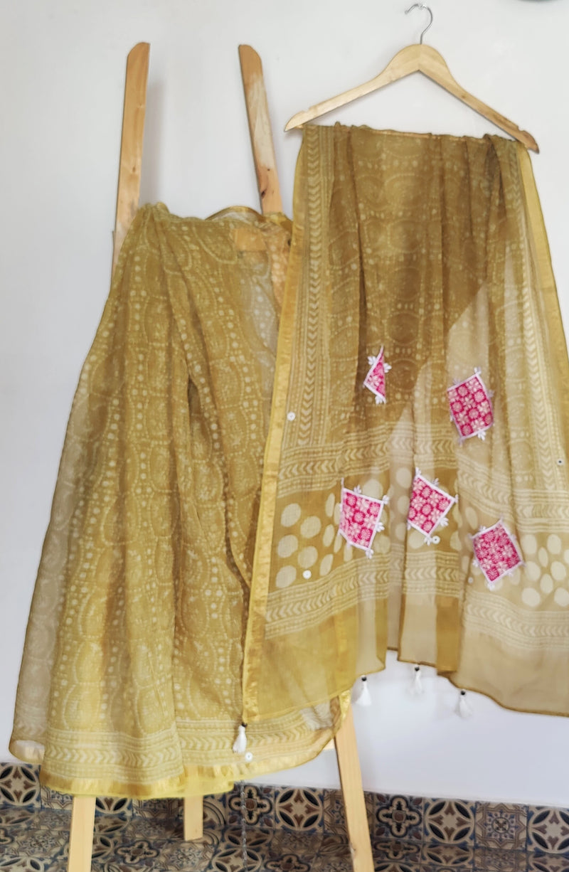 BEIGE DABU KOTA COTTON SAREE WITH PINK CHIKANKARI PATCH