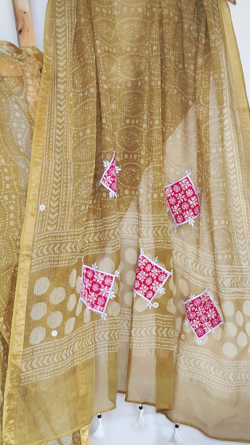 BEIGE DABU KOTA COTTON SAREE WITH PINK CHIKANKARI PATCH