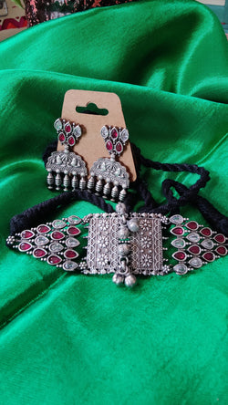 MAGENTA SILVER TONE TRIBAL NECKLACE/CHOKAR SET