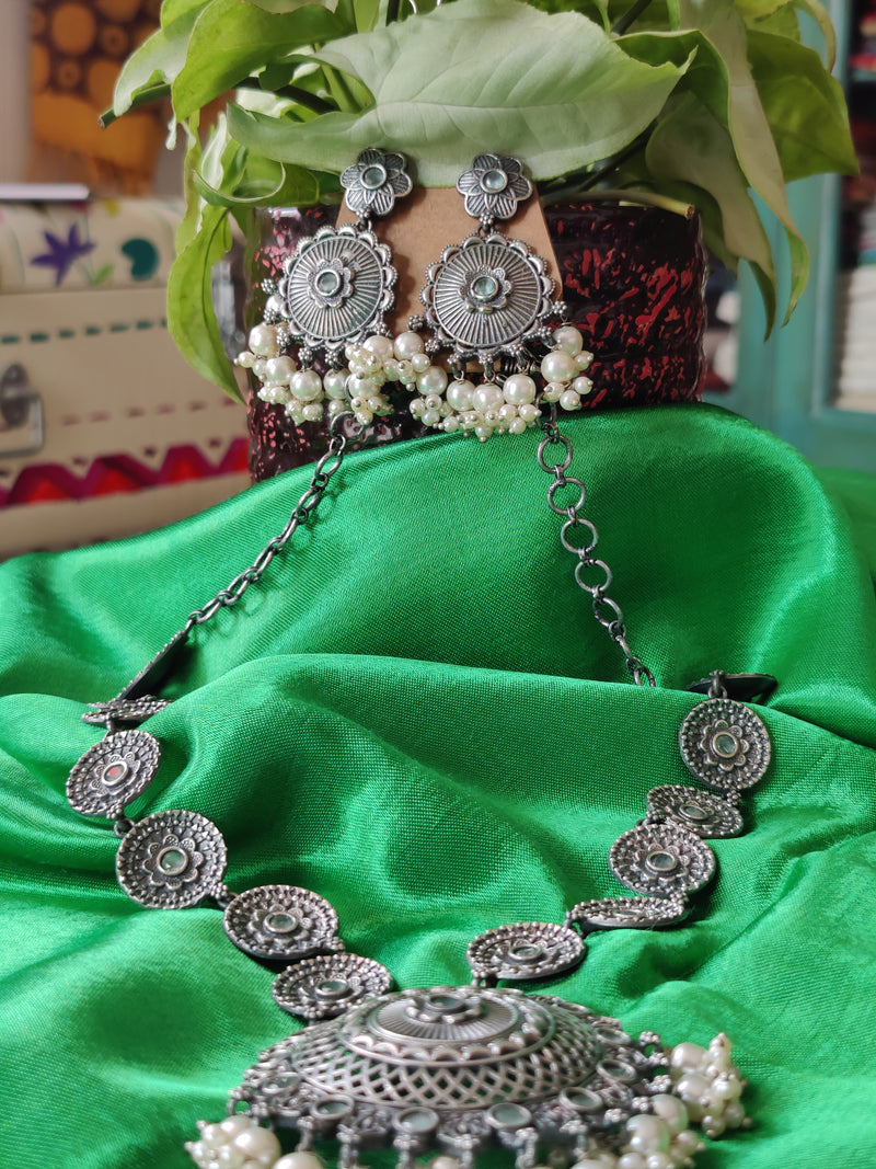 DULL GREEN SILVER TONE TRIBAL NECKLACE SET