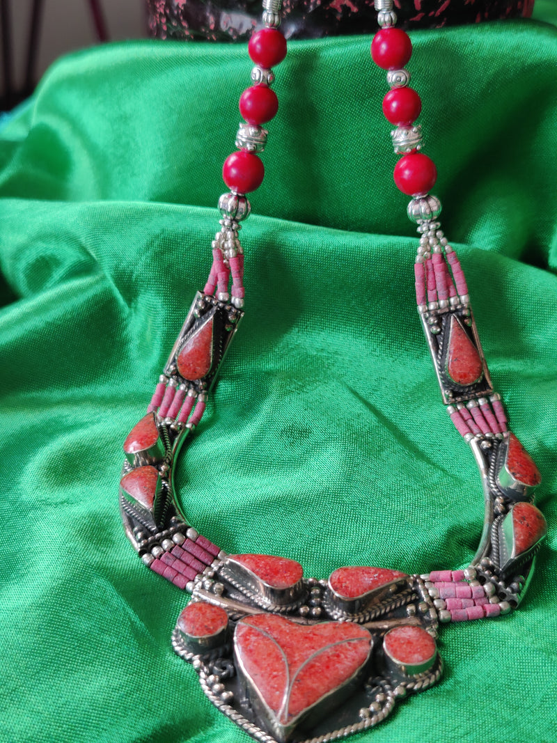 SILVER TONED RUST COLOUR STONE NECKLACE