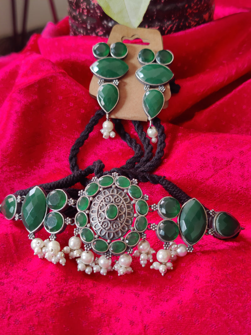 GREEN SILVER TONE TRIBAL NECKLACE/CHOKAR SET