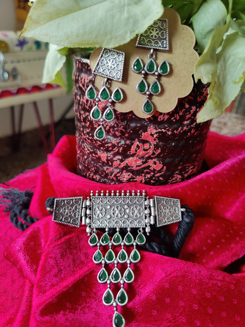 GREEN SILVER TONE TRIBAL NECKLACE SET