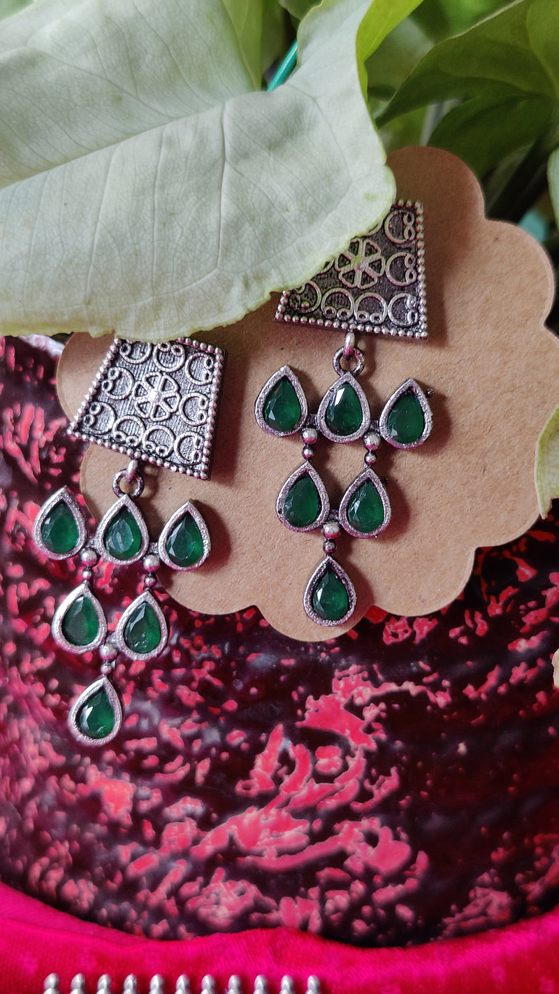 GREEN SILVER TONE TRIBAL NECKLACE SET