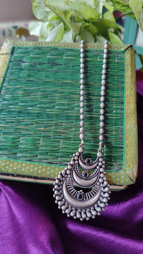 SILVER TONE NECKLACE - TRIBAL