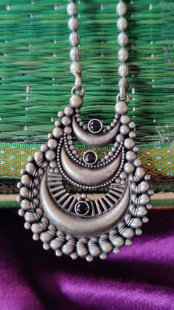 SILVER TONE NECKLACE - TRIBAL