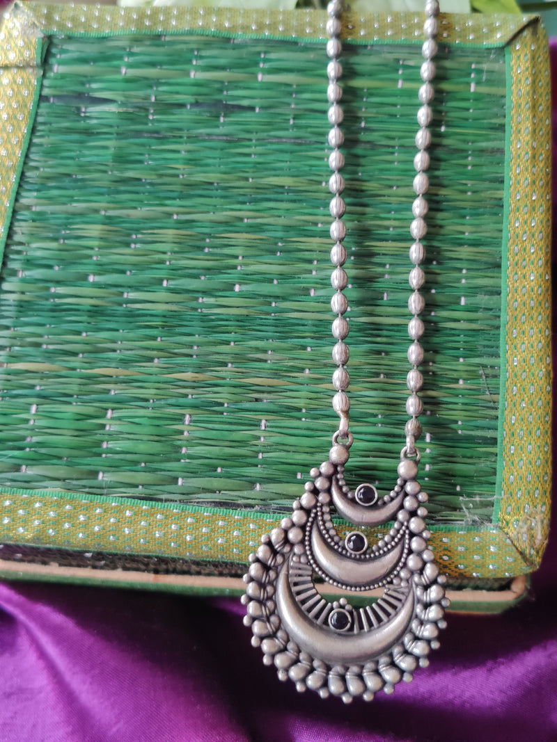 SILVER TONE NECKLACE - TRIBAL