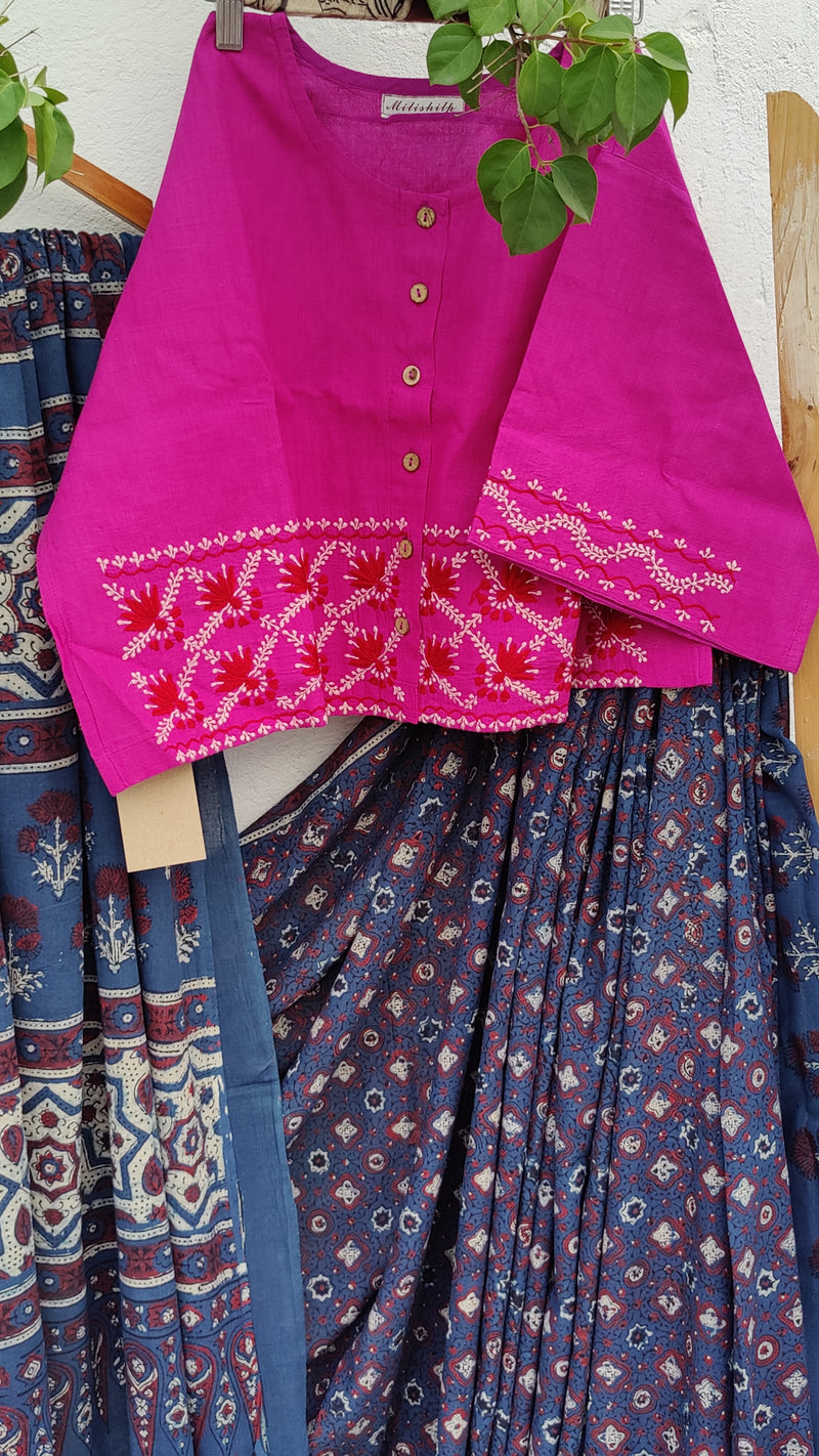 INDIGO & PINK MUSLIN SAREE WITH HAND BLOCK KALAMKARI AND AZRAK WITH CHIKANKARI BLOUSE