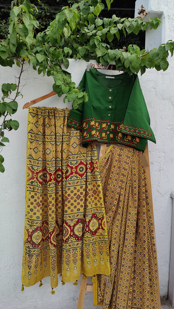 MUSTARD MUSLIN SAREE WITH HAND BLOCK KALAMKARI AND AZRAK WITH CHIKANKARI BLOUSE