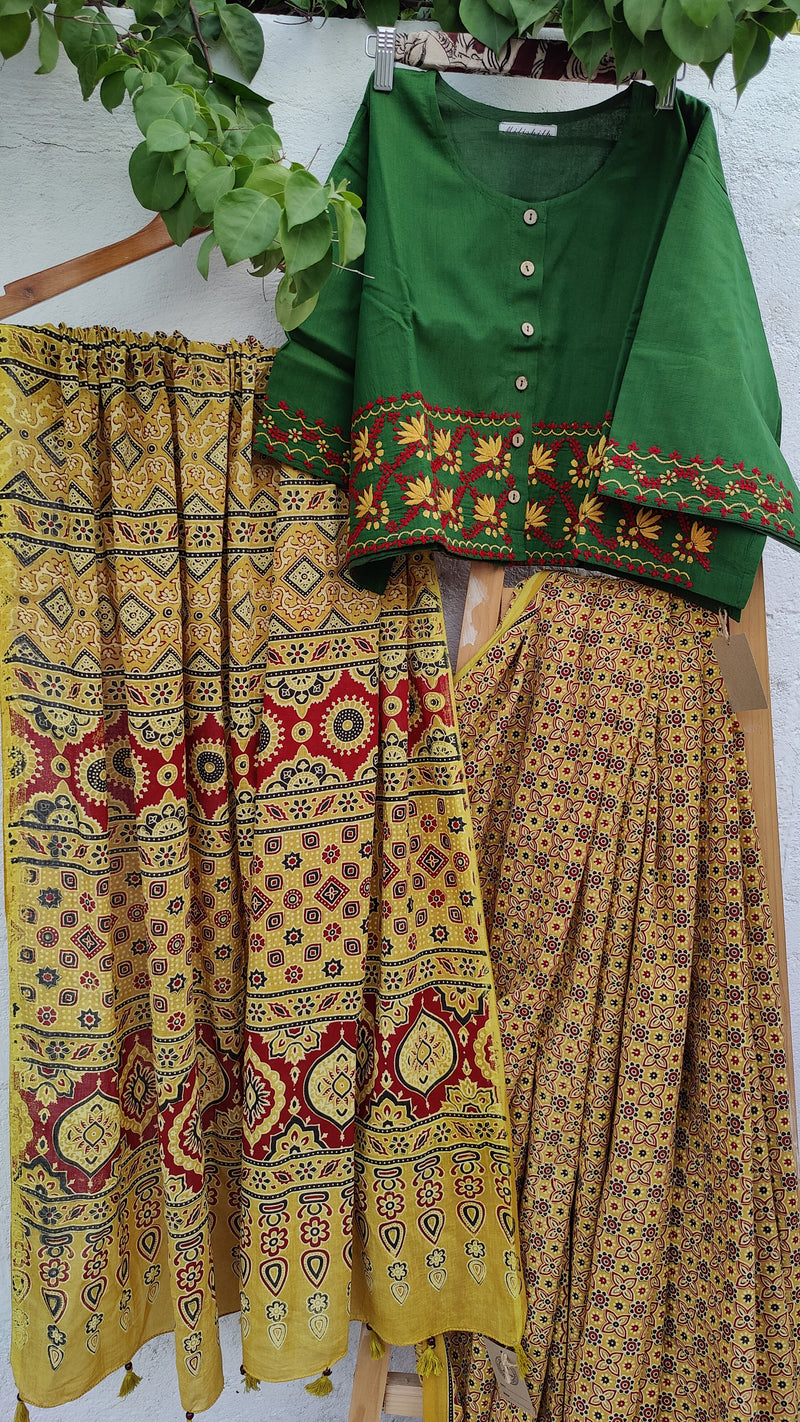 MUSTARD MUSLIN SAREE WITH HAND BLOCK KALAMKARI AND AZRAK WITH CHIKANKARI BLOUSE