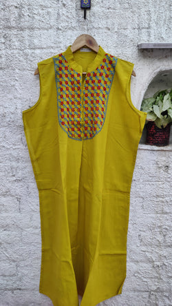 LIME GREEN MANGALGIRI COTTON KURTA WITH CHIKANKARI