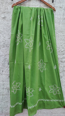 COOL GREEN MULMUL DUPATTA WITH BANDHINI & CHIKANKAR