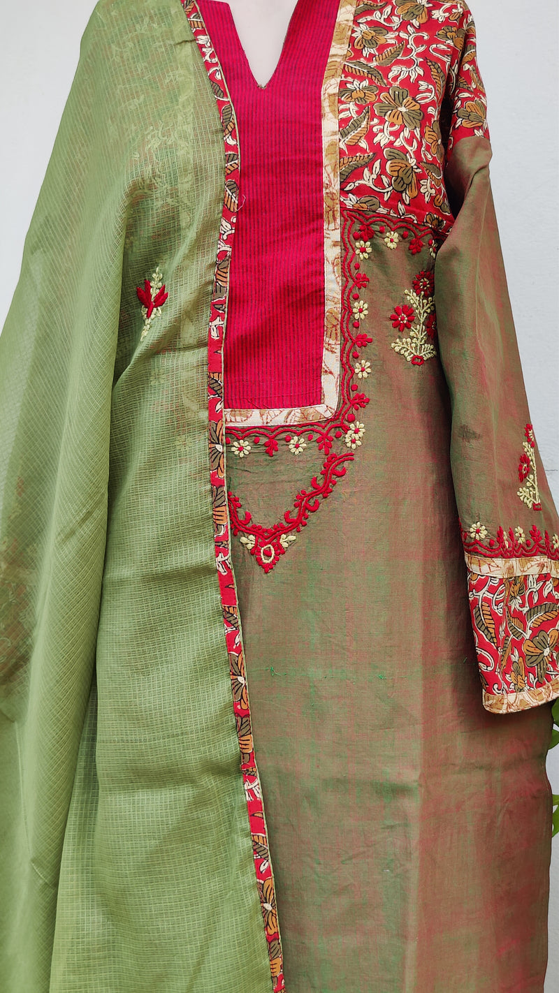 GREEN RED SHORT COLOUR MANGALGIRI KURTA WITH KOTA DUPATTA