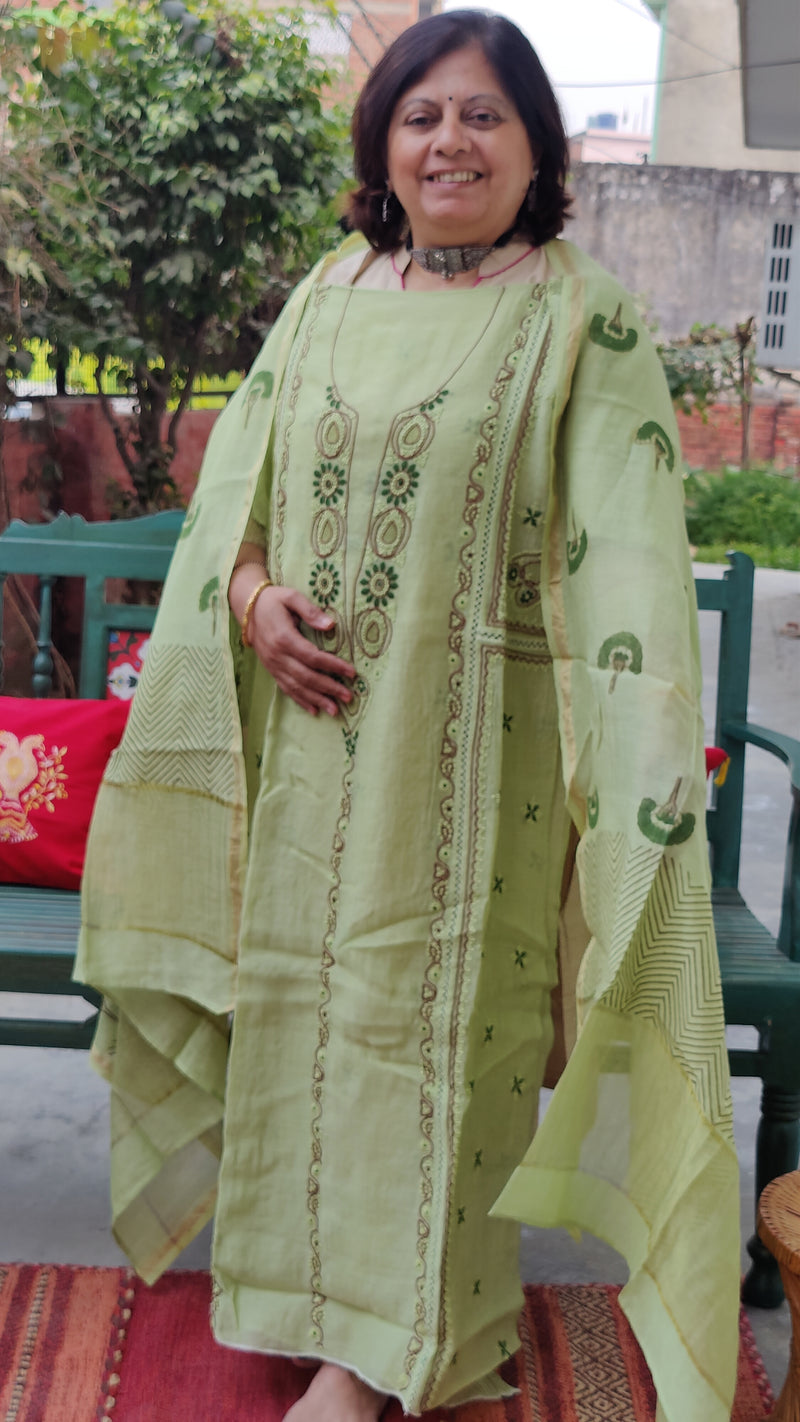 LIGHT GREEN CHANDERI KURTA WITH HAND BLOCK PRINT CHANDERI DUPATTA - MULTI CHIKANKARI