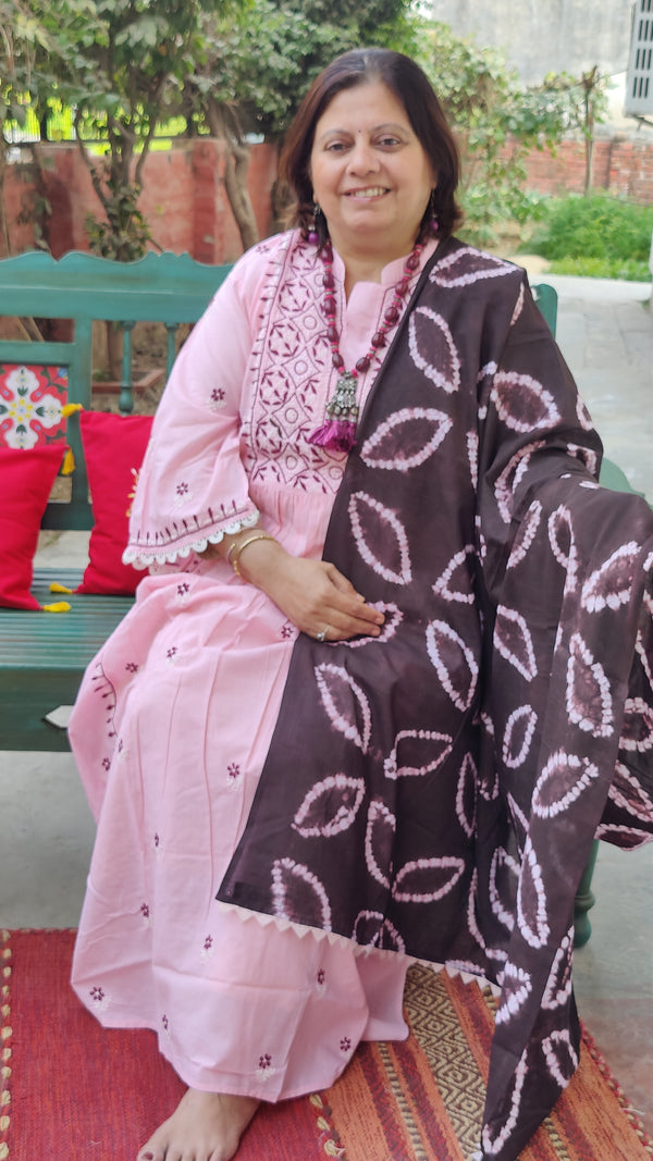 LIGHT PINK COTTON KURTA WITH CHIKANKARI - MULMUL SHIBORI DUPATTA