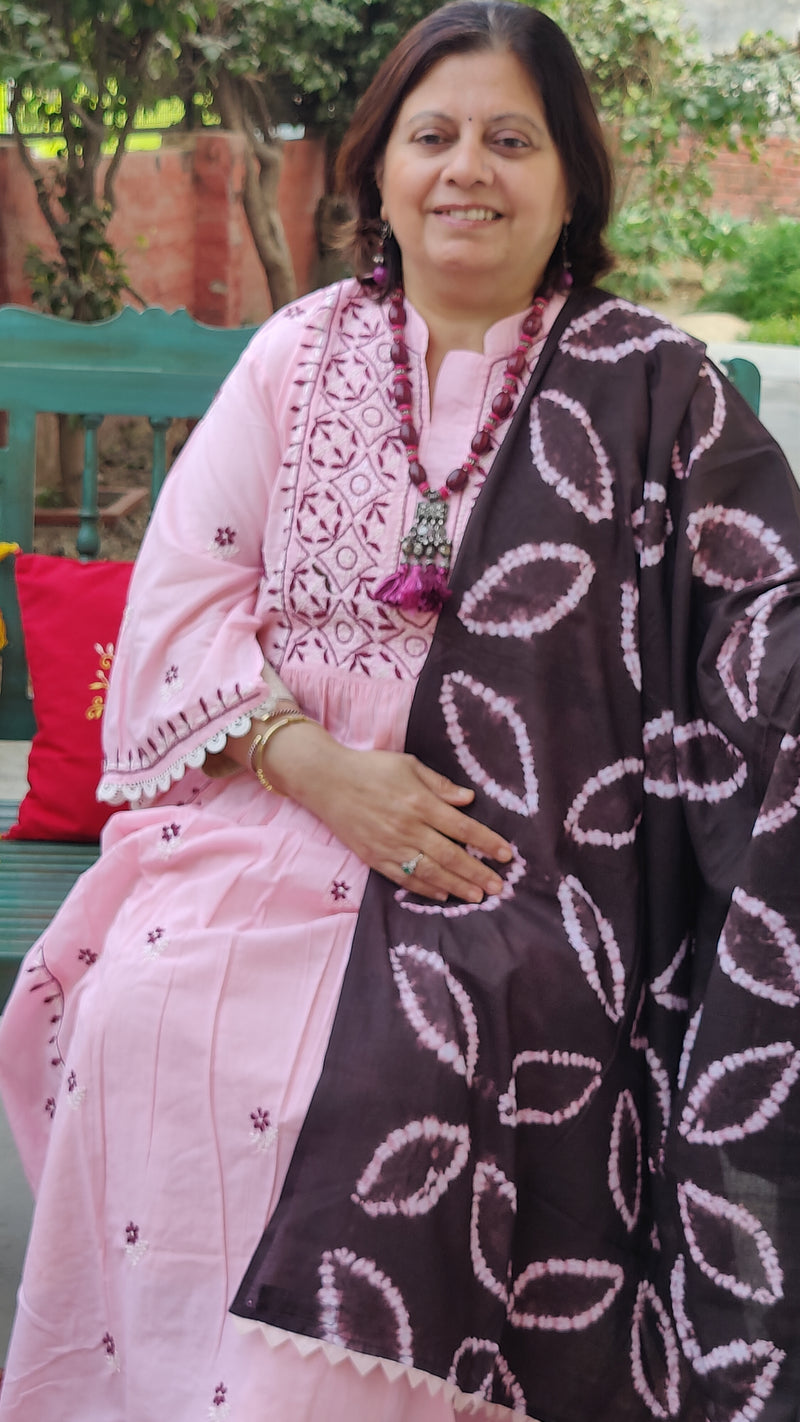 LIGHT PINK COTTON KURTA WITH CHIKANKARI - MULMUL SHIBORI DUPATTA