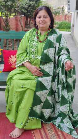 LEAF GREEN COTTON KURTA WITH CHIKANKARI - MULMUL SHIBORI DUPATTA