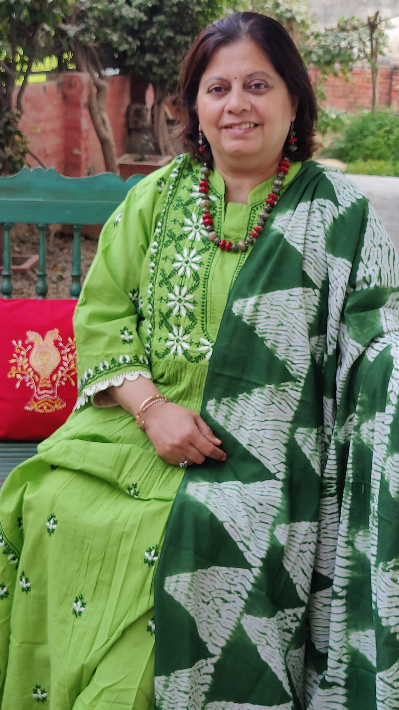 LEAF GREEN COTTON KURTA WITH CHIKANKARI - MULMUL SHIBORI DUPATTA