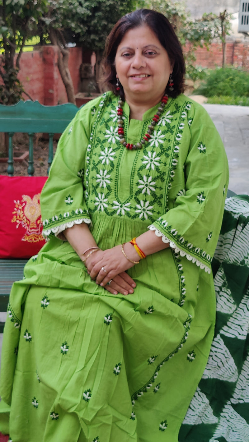 LEAF GREEN COTTON KURTA WITH CHIKANKARI - MULMUL SHIBORI DUPATTA