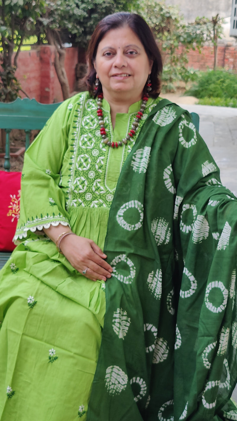 LEAF GREEN COTTON KURTA WITH CHIKANKARI - MULMUL SHIBORI DUPATTA