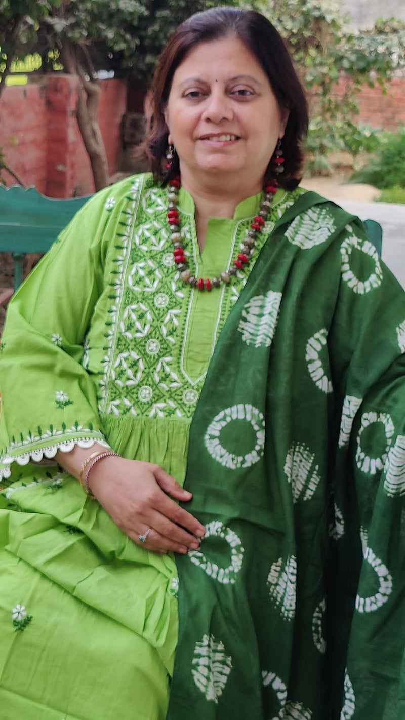 LEAF GREEN COTTON KURTA WITH CHIKANKARI - MULMUL SHIBORI DUPATTA